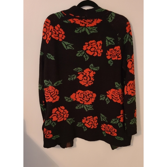 Oversized Small Black Cardigan with Roses - Picture 2 of 3
